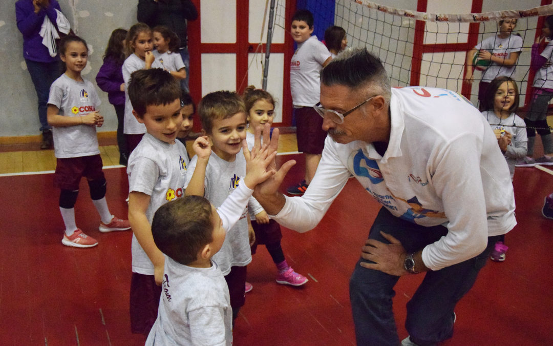 Lucchetta gioca con i bambini della Volley Team Monterotondo: “Una società splendida”